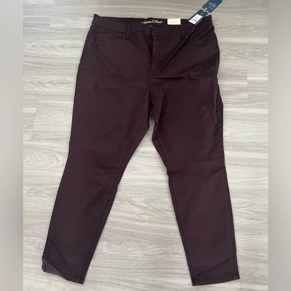 Universal Thread Women's Dark Brown Skinny Jeans - Picture 2 of 7
